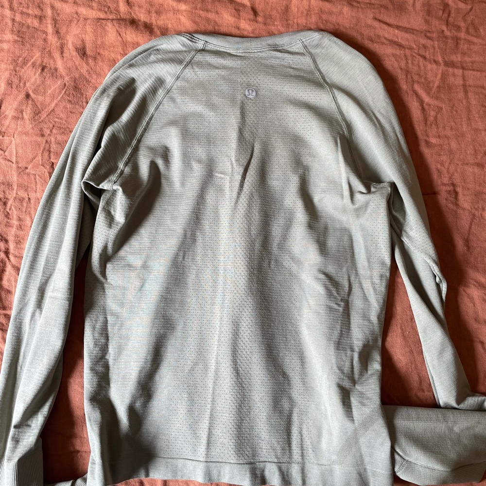 Lululemon sage long sleeve running shirt 4